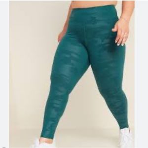 Old Navy High Waisted 7/8 Elevate Leggings in Teal Camo